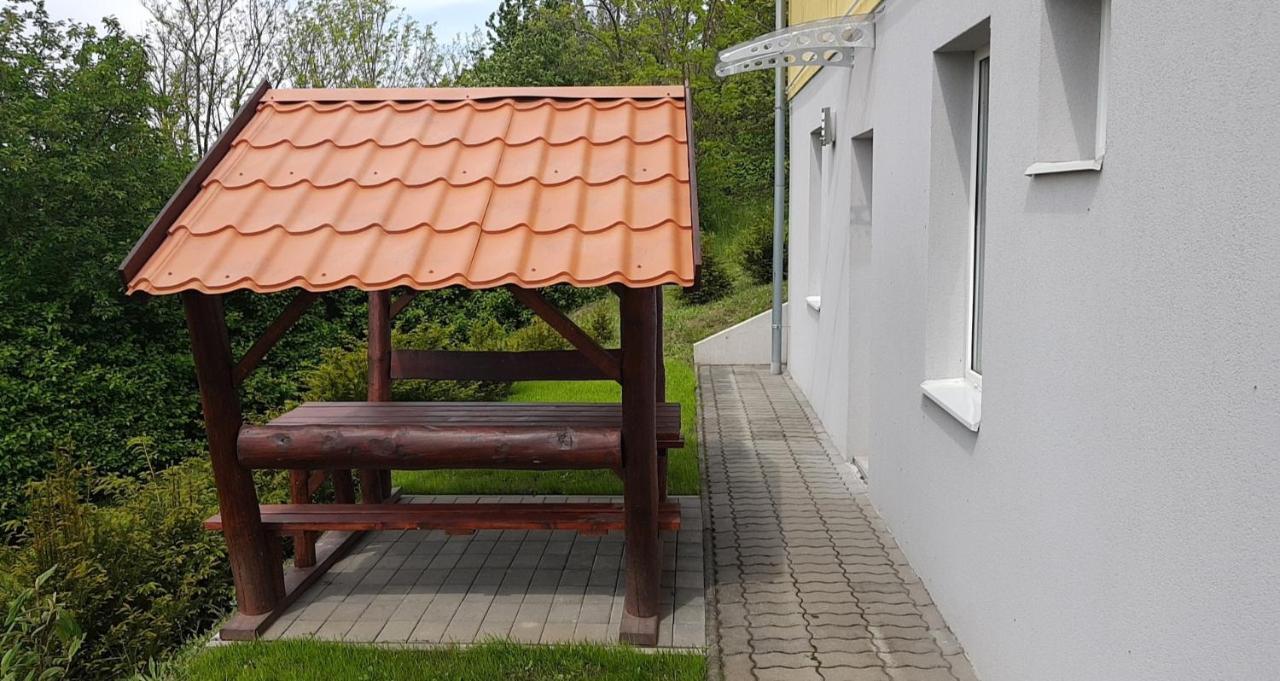 Hotel Nefelejcs Vendeghaz Balatonkenese Zewnętrze zdjęcie